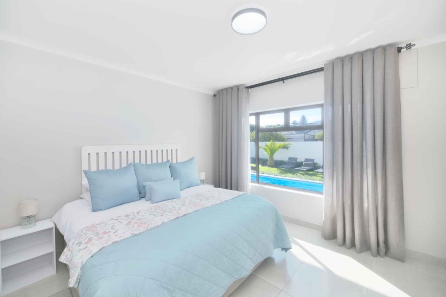 9 Bedroom Property for Sale in Westcliff Western Cape